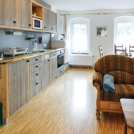 Three-bedroom In Zeulenroda-triebes Apartman Forthen