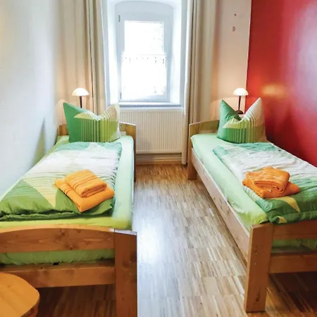 Three-bedroom In Zeulenroda-triebes Forthen