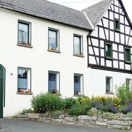 Three-bedroom In Zeulenroda-triebes Apartman