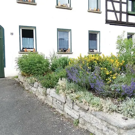 Three-bedroom In Zeulenroda-triebes Apartman Forthen